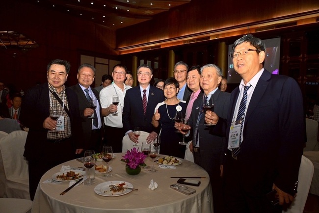 僑務委員會議酒會　卓榮泰：盼海內外一條心壯大台灣 | 華視新聞