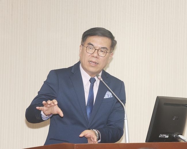 彭啓明：擬提升光電板回收處理費　年底前提方案 | 華視新聞