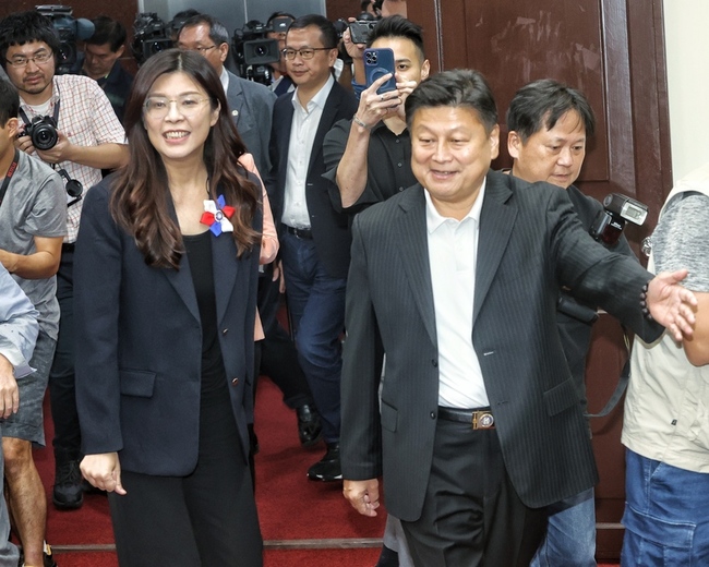 趙少康籲降低親中色彩　鄭麗文盼選舉激情早一天結束 | 華視新聞