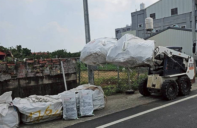 台南丹娜絲風災畜牧業受損石綿瓦  將提前清運 | 華視新聞