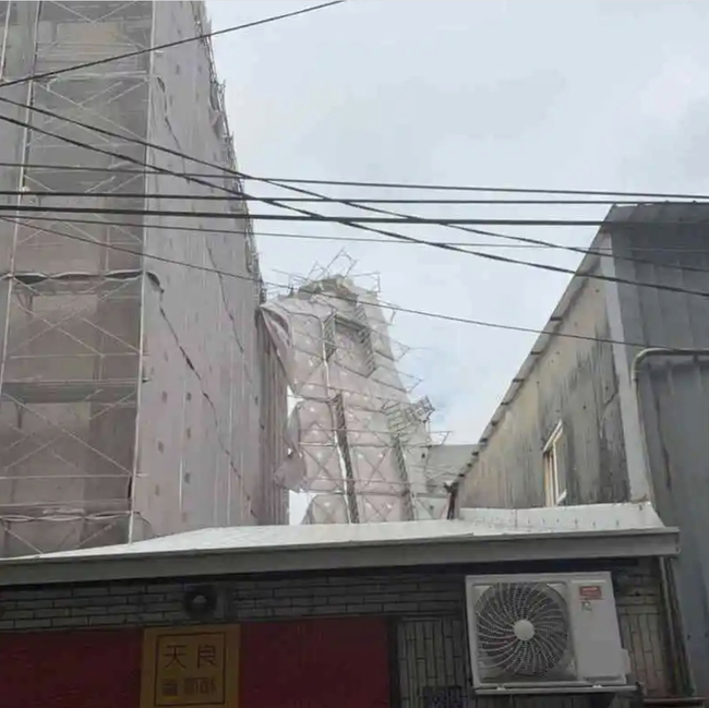 颱風外圍環流強風  彰化鹿港工地鷹架倒塌無人傷 | 華視新聞