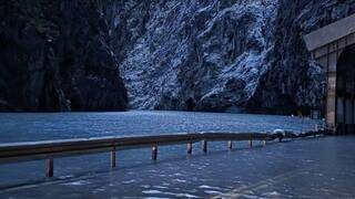 燕子口堰塞湖水距壩頂2.94米  降挖先闢作業空間