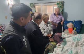 致贈重陽敬老禮金　澎湖府會首長聯袂訪人瑞