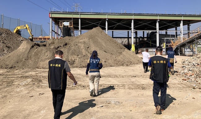 涉高雄美濃、大樹區廢棄物案　5間土資場遭搜索 | 華視新聞