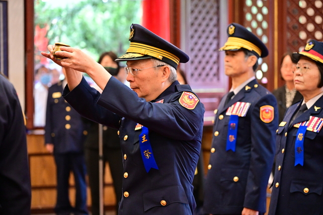 警政署秋祭典禮　張榮興弔祭緬懷警察英靈 | 華視新聞