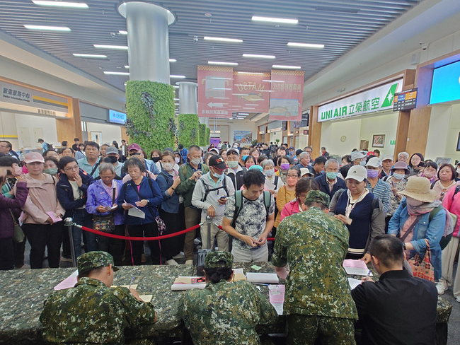 600餘遊客天候影響滯留馬祖　啟動軍機疏運 | 華視新聞