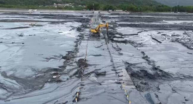 公路局：馬太鞍溪便道待清理積土　目標中午搶通 | 華視新聞