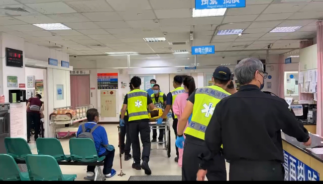 7旬婦過馬路遭撞送醫不治　警調查事發原因 | 華視新聞