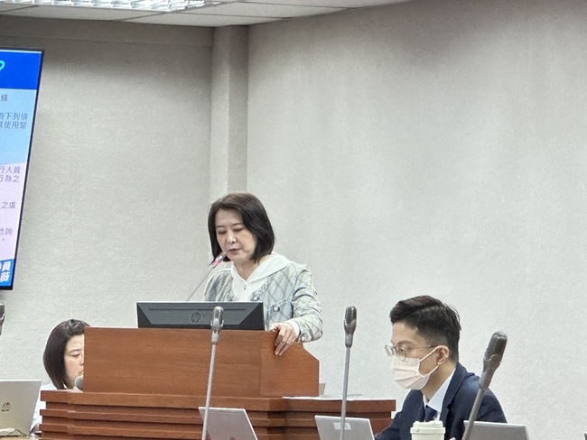 王鴻薇質疑閃兵藝人上銬沒標準　司院：法務部主管 | 華視新聞