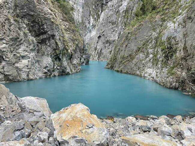 燕子口堰塞湖減災工程發包 23日進場分階段降挖壩體 | 華視新聞