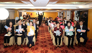 海外華文媒體報導大獎　徐佳青盼照亮黑暗自由說故事