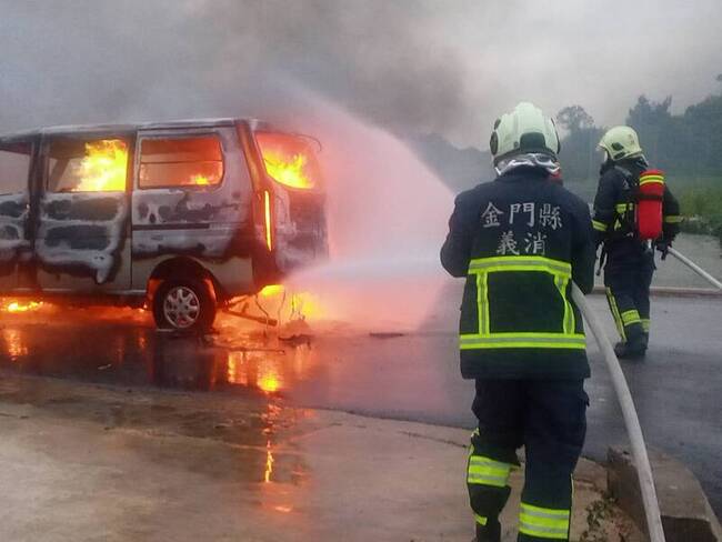 金門金湖水庫旁汽車火警　車內1人明顯死亡 | 華視新聞
