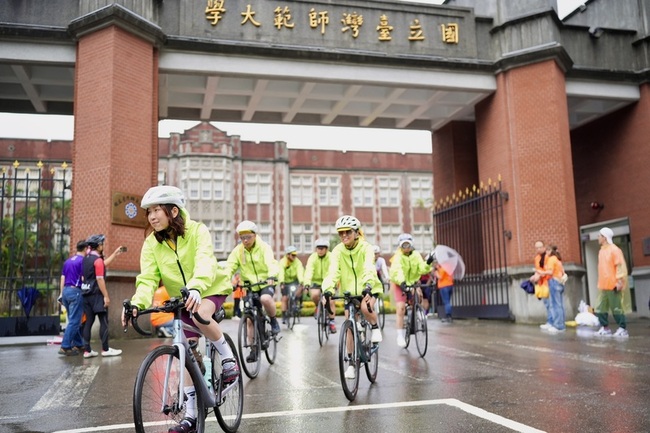 台師大串連16校EMBA單車環島　逾200人參與 | 華視新聞