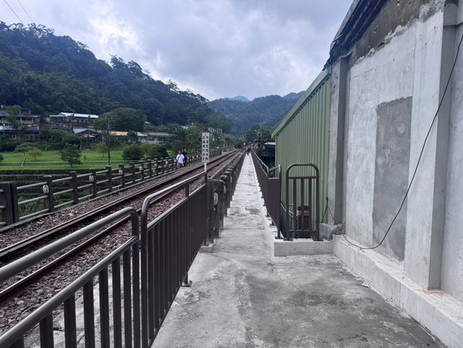 台鐵三爪子橋附掛便橋完工  三貂嶺合法通道聯外 | 華視新聞
