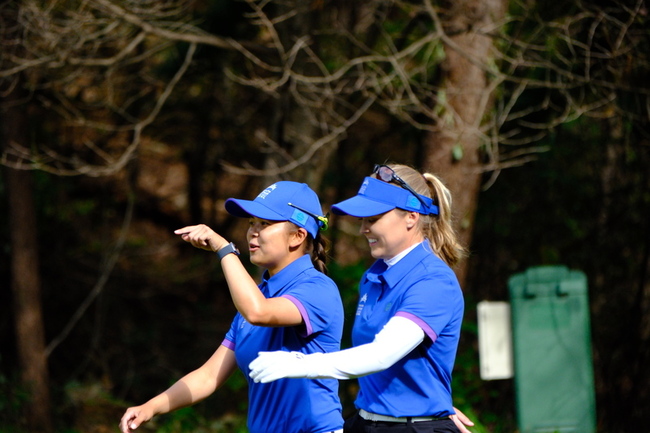 皇冠盃高球賽　徐薇淩預賽沒輸過助世界隊晉4強 | 華視新聞