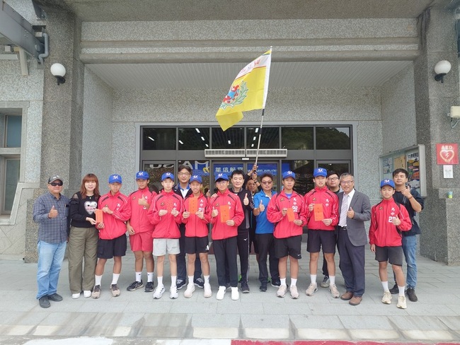 馬祖高中生赴台比黑豹旗  紅包個數快等於球員數 | 華視新聞