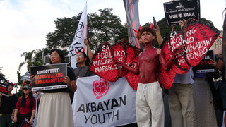 扮鬼嚇貪官促工程究責  菲律賓學生萬聖節前示威