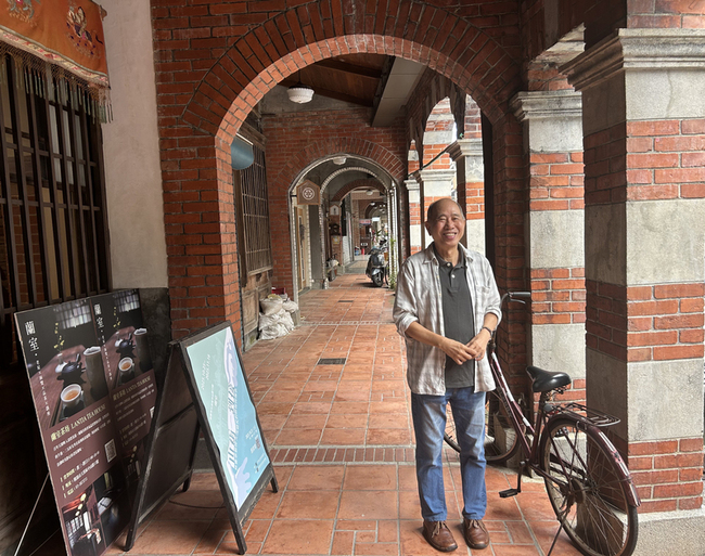 林會承投身文資研究45年　「由街到接」看見大溪老街 | 華視新聞