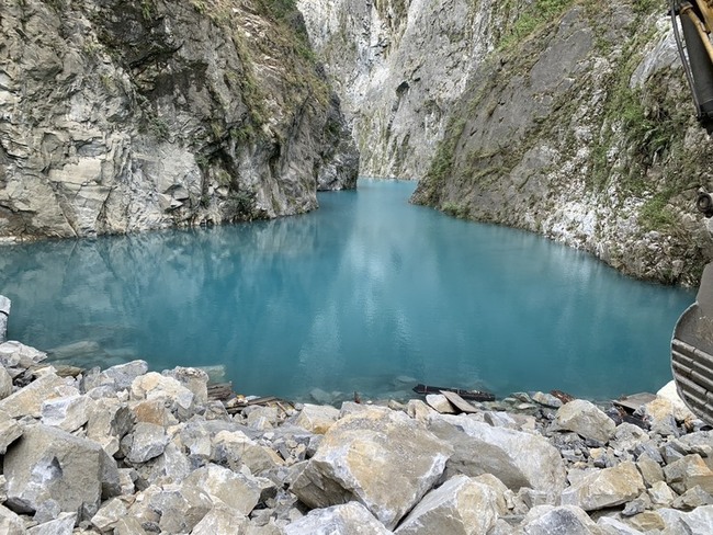 燕子口堰塞湖壩體深槽線開挖  下游水位可能抬升 | 華視新聞