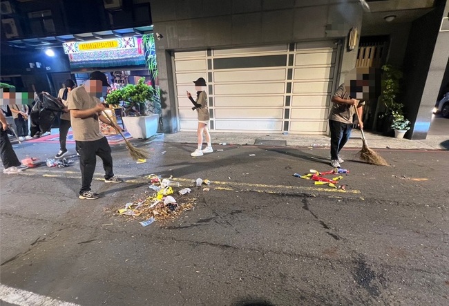 高雄廟會遶境放鞭炮致濃煙　環保局罰1萬多元 | 華視新聞