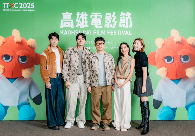 侯彥西「明日的過客」首拍男男吻　笑喊滿好親 | 華視新聞