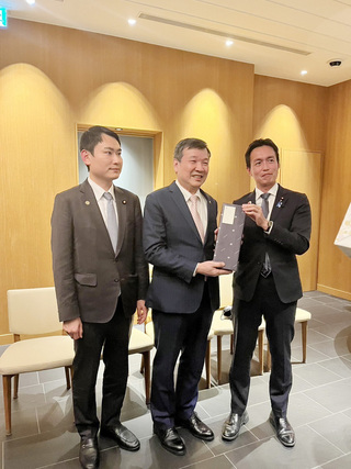 民進黨青年局訪日會李逸洋　與自民黨青年成員交流