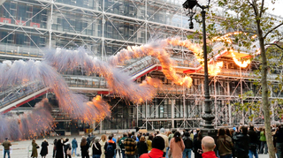 法媒不談蔡國強煙火秀爭議  西藏學生龐畢度抗議