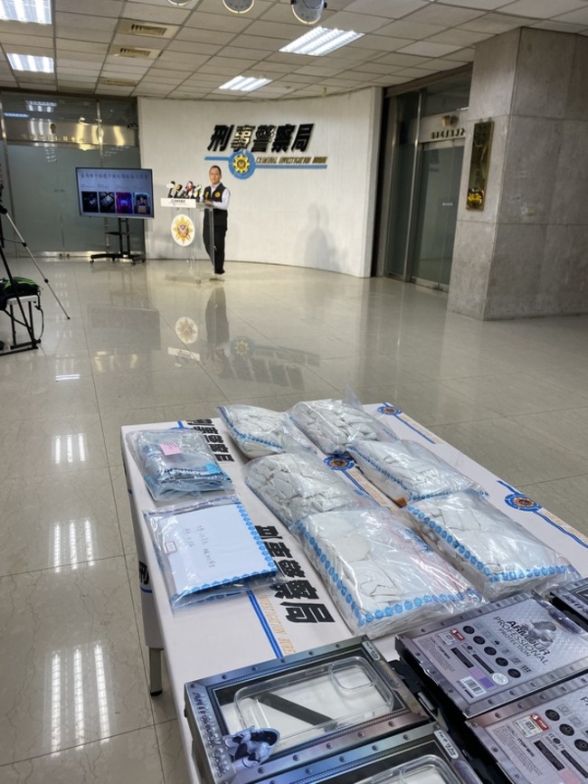 手機包裹涉藏毒走私闖關　台馬聯手查獲黑幫成員 | 華視新聞