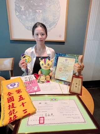 阿嬤啟蒙服裝設計夢　兵姿怡全國技能競賽奪金