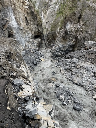 燕子口堰塞湖潰壩無災情 降至原河道水位解除警戒