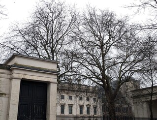 英國首相：不接受任何人施壓影響中國使館建案裁決