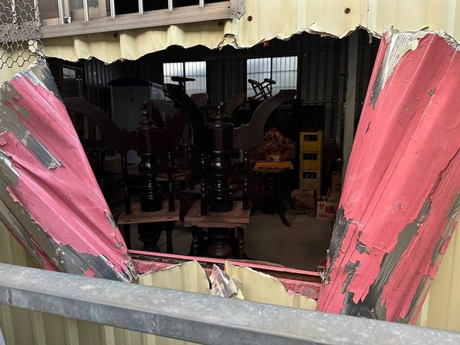 苗栗鐵皮倉庫遭破門行竊　警逮假看貨真洗劫3嫌 | 華視新聞