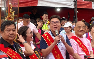 粉紅超跑新北贊境祈福  北辰宮48週年慶總統贈匾