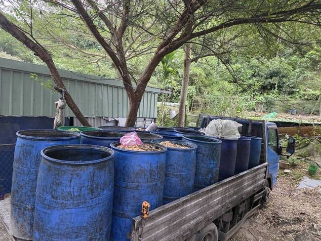 新北泰山養豬場偷餵廚餘　封鎖廚餘槽開罰8萬元 | 華視新聞