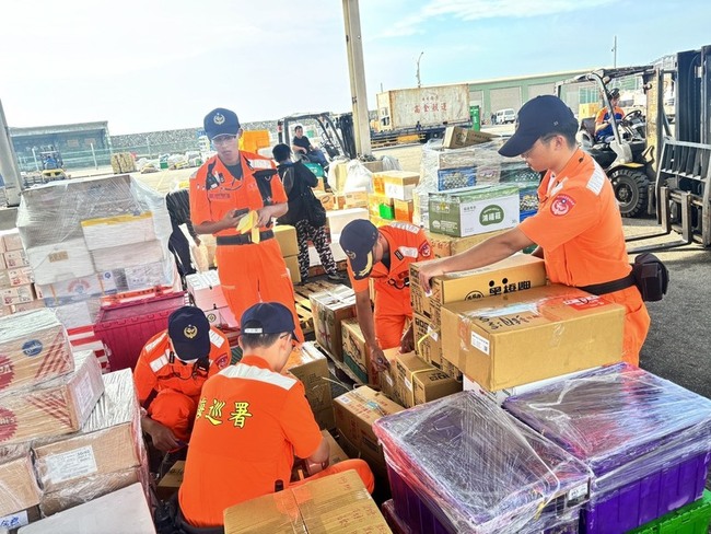 防範非洲豬瘟疫情擴散　海巡登新台馬輪拆檢郵包 | 華視新聞