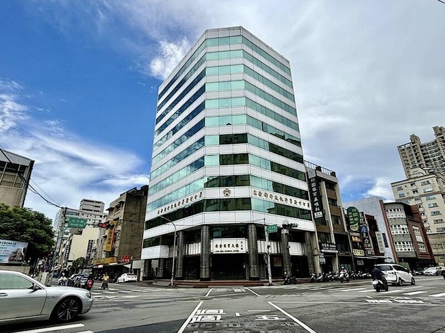 違規載廚餘進養豬場欠罰款　男遭查封房產後繳清 | 華視新聞