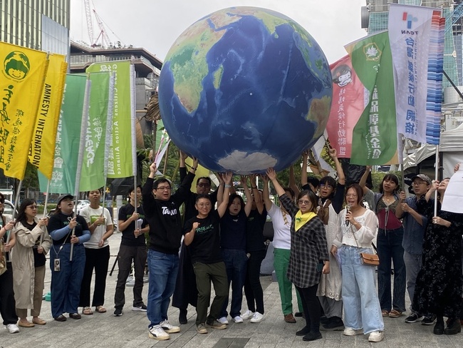 為氣候而走低碳遊行登場 籲重視調適打造韌性台灣 | 華視新聞