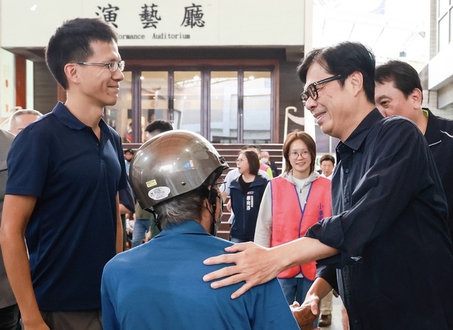 陳其邁出席重陽敬老活動　盼打造完善照顧網絡 | 華視新聞