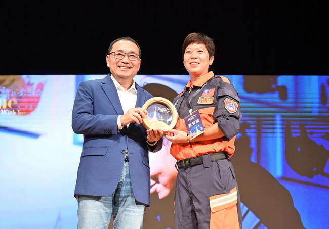 新北10影響力人物出列  點亮城市每道微光能量 | 華視新聞