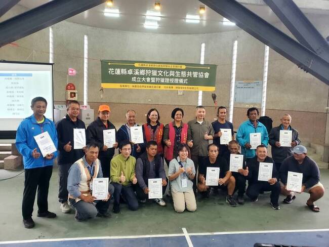 卓溪設狩獵生態共管協會頒129狩獵證　邁向友熊之鄉 | 華視新聞
