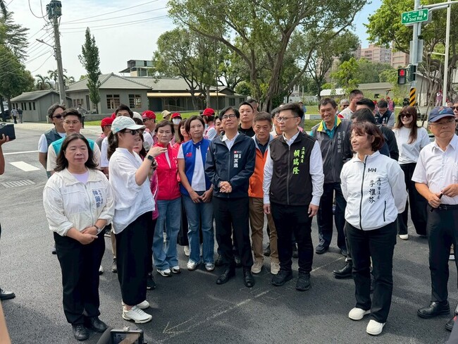 左營緯六路拓寬完工 陳其邁：由下而上眷村改建典範 | 華視新聞