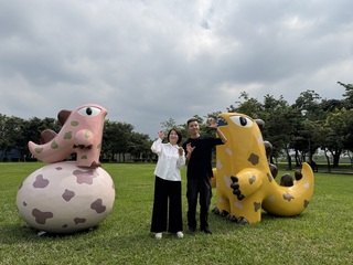 屏東草地變8怪獸異想世界　盼孩童日常與藝術零距離