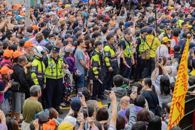 白沙屯媽祖贊境新北　警：出動近千人維安完成任務 | 華視新聞