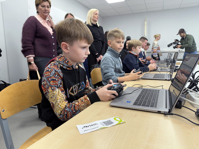 立陶宛推無人機教育計畫　第3所AirTech訓練中心啟用 | 華視新聞