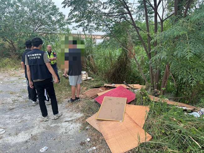 男貓羅溪畔丟棧板遭彰警揪出　環保局罰7.2萬元 | 華視新聞