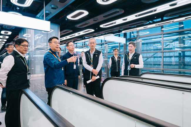 視察桃機北登機廊廳整備　交長指示做好試營運準備 | 華視新聞