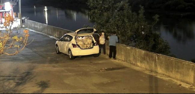 整車垃圾倒洋仔厝溪被拍　彰縣府追人開罰2.7萬起跳 | 華視新聞