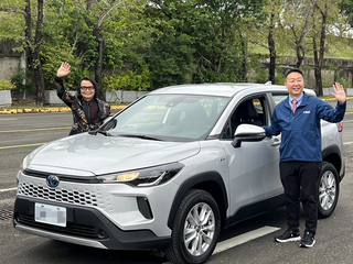 高齡換照新制沈文程任代言人 11月起6場快閃宣導