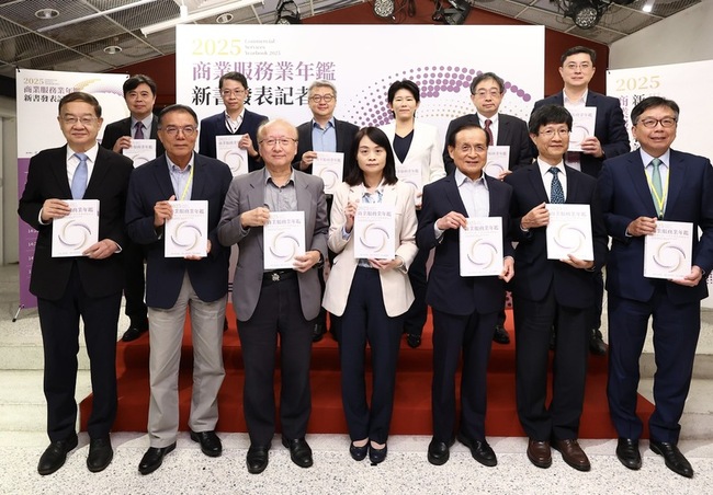 經部商業服務業年鑑出爐　2024年產值占GDP近6成 | 華視新聞