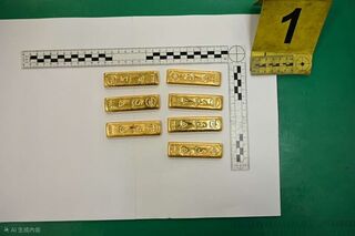 苗市公園遺留數百萬黃金、現金　警：男夜宿忘帶走